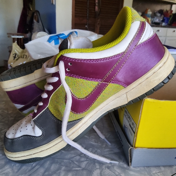 Shoes - Picture 5 of 9